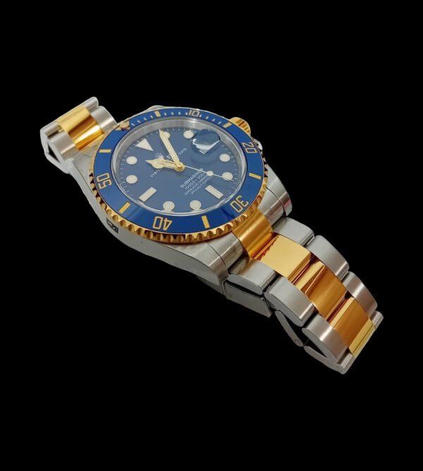Rolex Submariner réplica bicolor acero y oro esfera azul vista diagonal