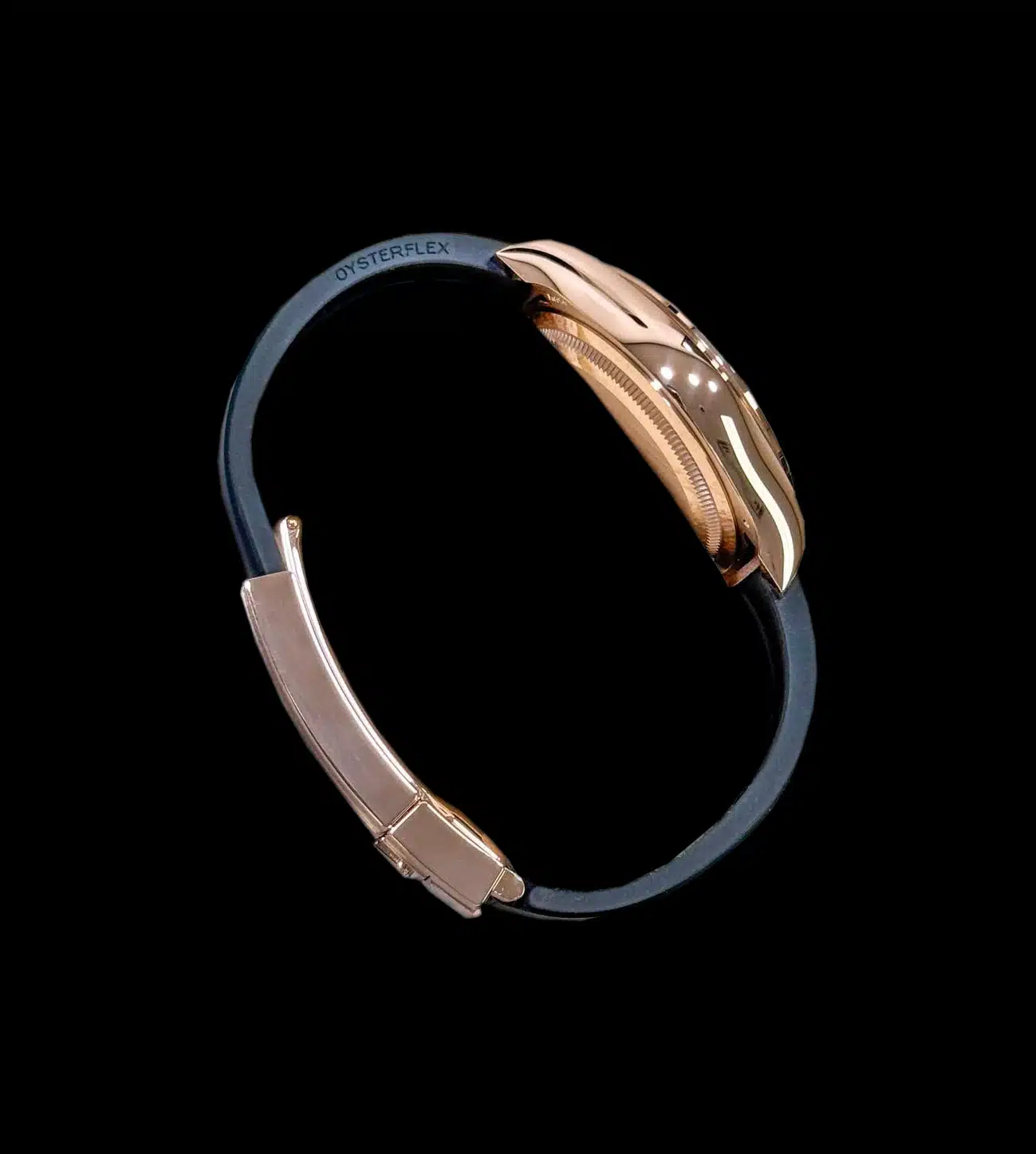 Lateral Rolex Gold Rose replica con correa Oysterflex cerrada