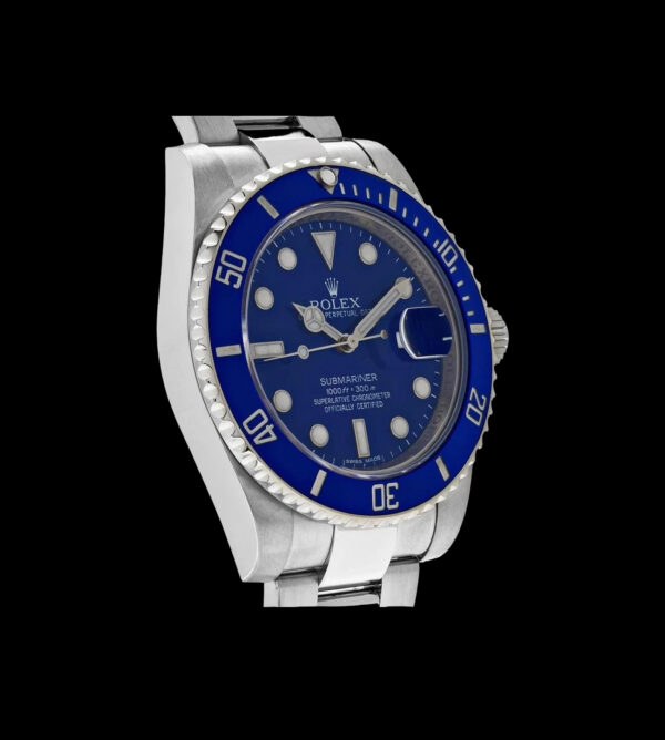 Rolex Submariner Surf réplica en acero con esfera azul vista en ángulo